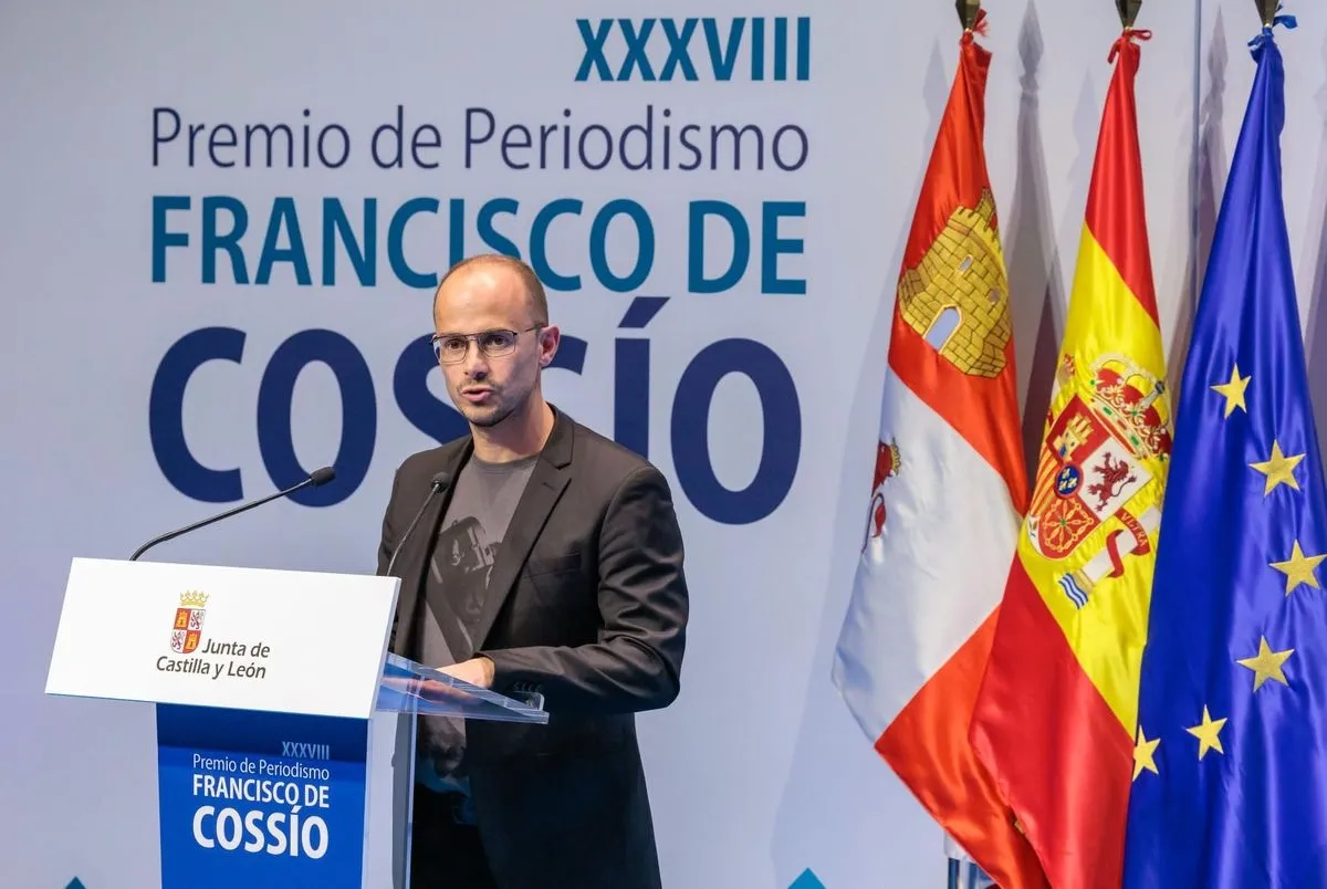 Foto 2 - Jos&eacute; Vicente recibe el Premio Coss&iacute;o en la modalidad de Fotograf&iacute;a