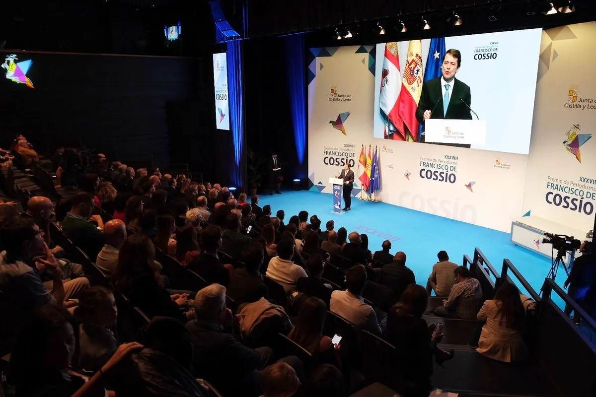 Foto 6 - Jos&eacute; Vicente recibe el Premio Coss&iacute;o en la modalidad de Fotograf&iacute;a