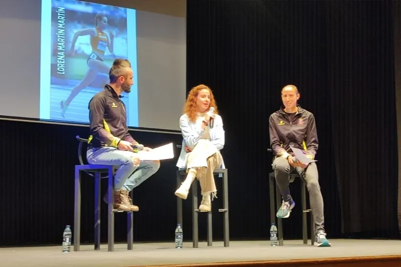 Foto 2 - El Teatro del CDS se llena de p&uacute;blico para compartir como &lsquo;los sue&ntilde;os se cumplen&rsquo; junto a los atletas ol&iacute;mpicos Lorena Mart&iacute;n y Mario Garc&iacute;a Romo