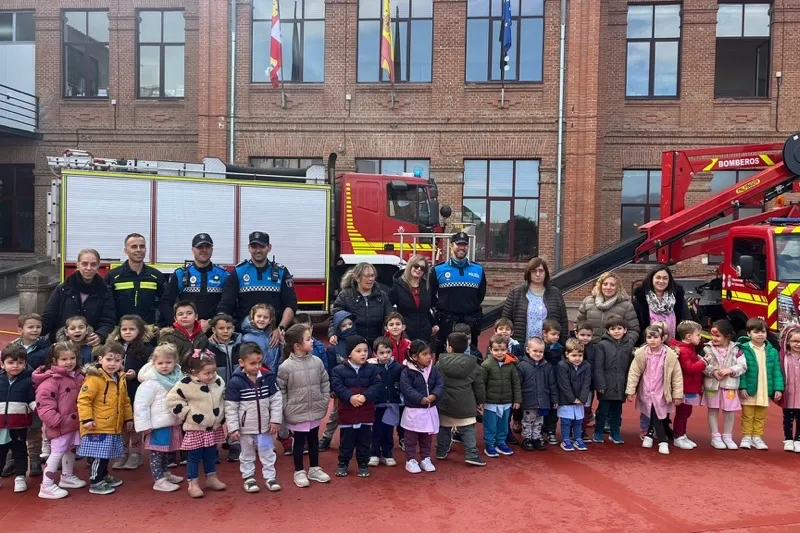 Foto 4 - El CEIP Miguel de Unamuno vive un simulacro de incendio junto a Polic&iacute;a Local y Bomberos