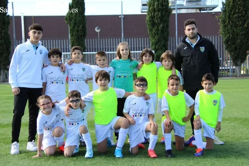 Foto 4 - El Benjam&iacute;n A del Alba de Tormes CF: un equipo unido por la ilusi&oacute;n y las ganas de crecer