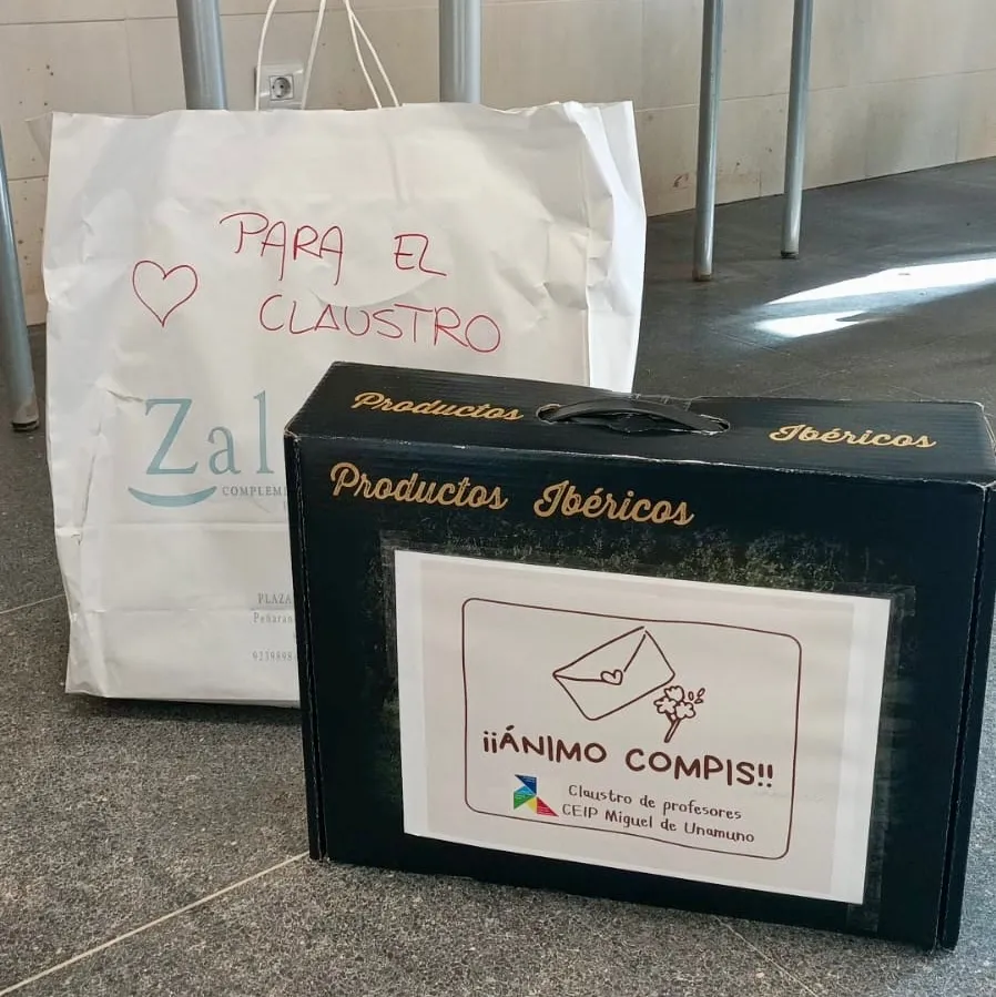 Entrega de material en el CEIP Ausiás March de Paiporta