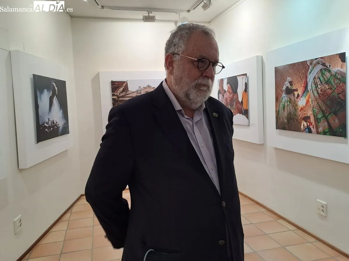 Exposición “Flujo y reflujo. Una historia de bahianos en África”, del reconocido fotógrafo Enrique Ambrosio. Foto de Víctor Jiménez