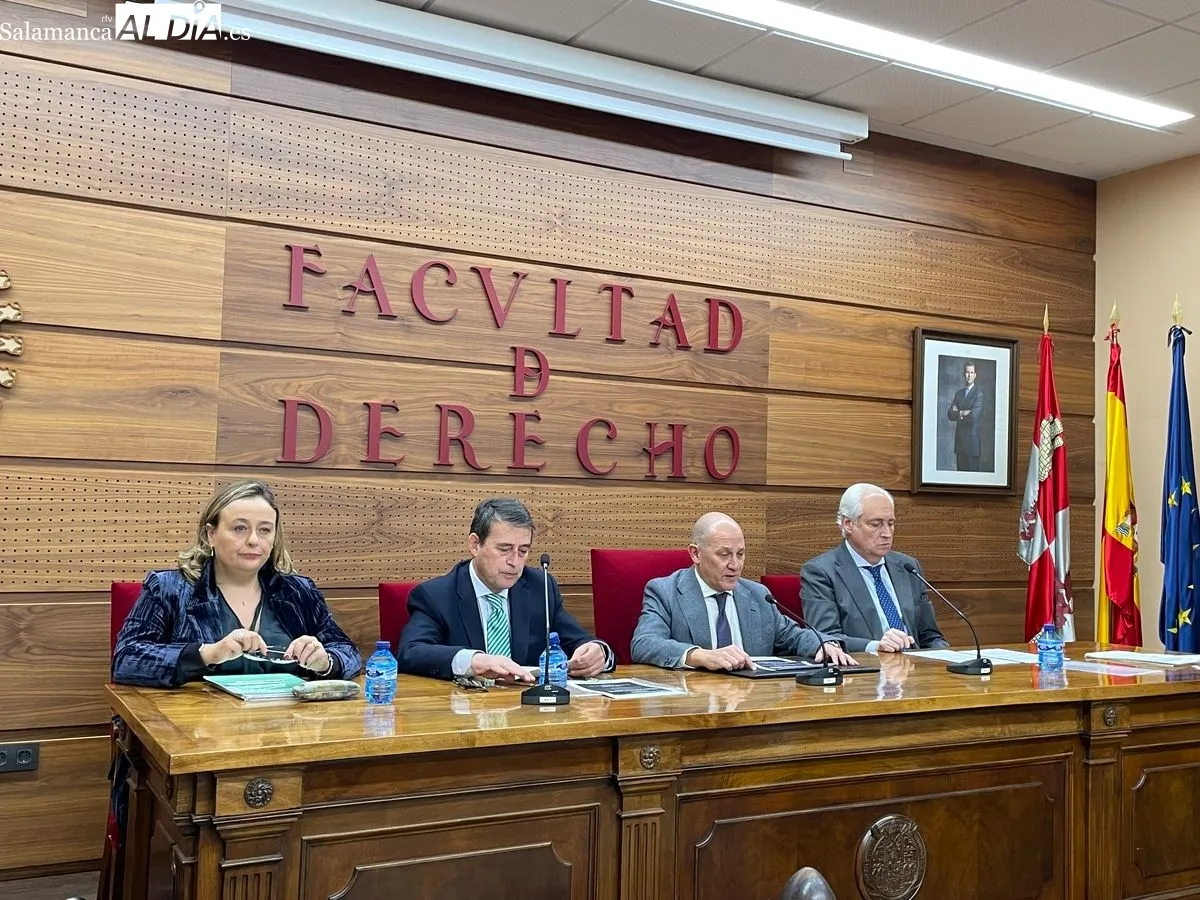 José Luis Concepción Rodriguez, Fernando Carbajo Cascón, José Luis Requero Ibáñez y Blanca I. Subiñas Castro. Fotos: Miguel González