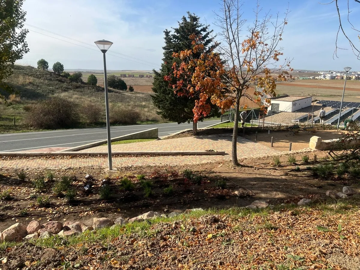 Foto 10 - Concluye la recuperaci&oacute;n y el acondicionamiento del entorno verde de la Fuente de Valdehigal en Carbajosa