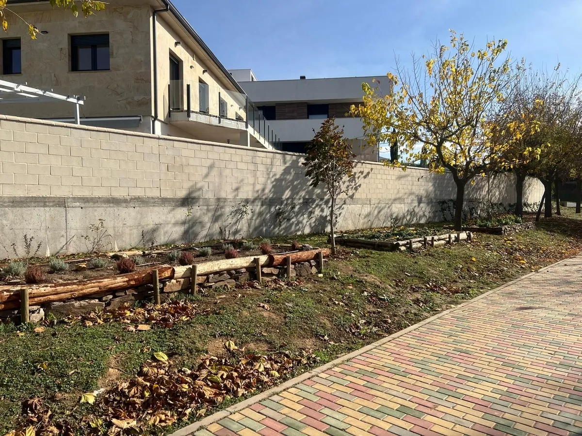 Foto 5 - Concluye la recuperaci&oacute;n y el acondicionamiento del entorno verde de la Fuente de Valdehigal en Carbajosa