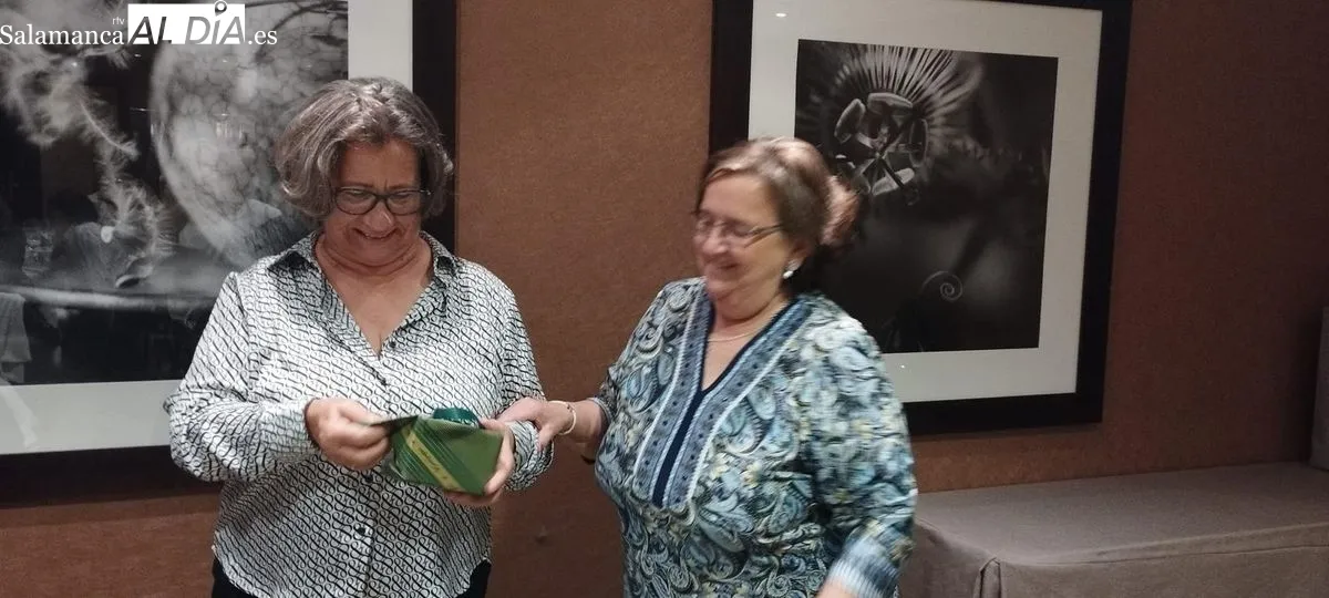 Fiesta homenaje a Marita Ruano López, auxiliar de clínica del Hospital de Salamanca, por su jubilación