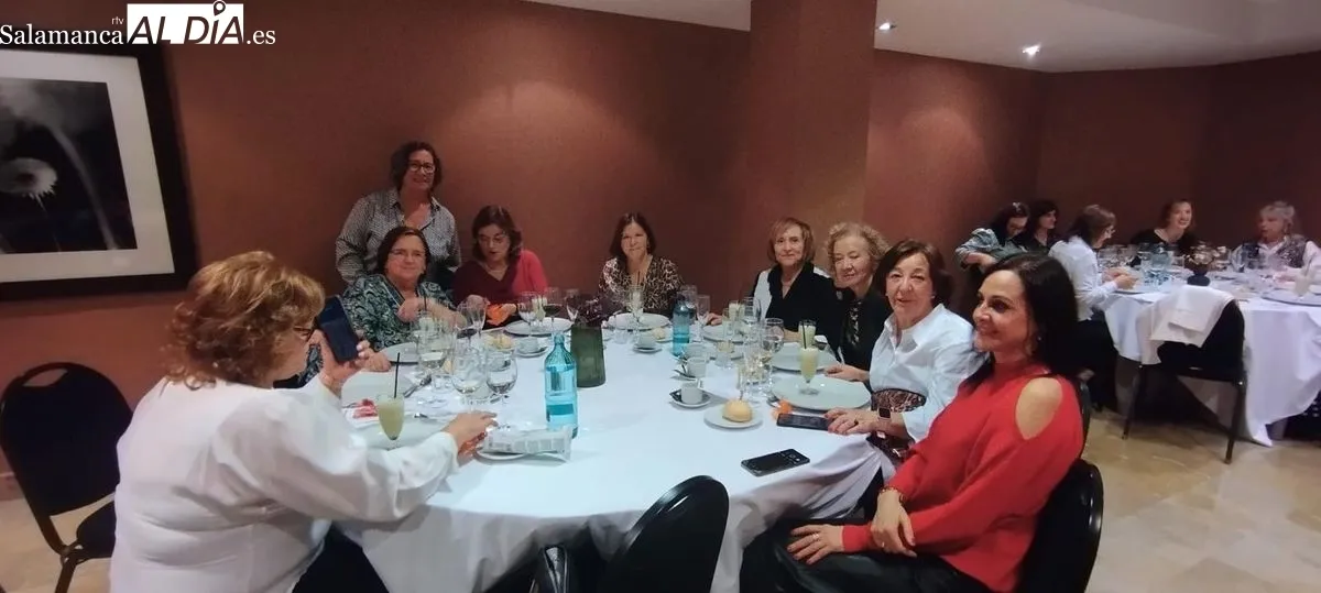 Fiesta homenaje a Marita Ruano López, auxiliar de clínica del Hospital de Salamanca, por su jubilación