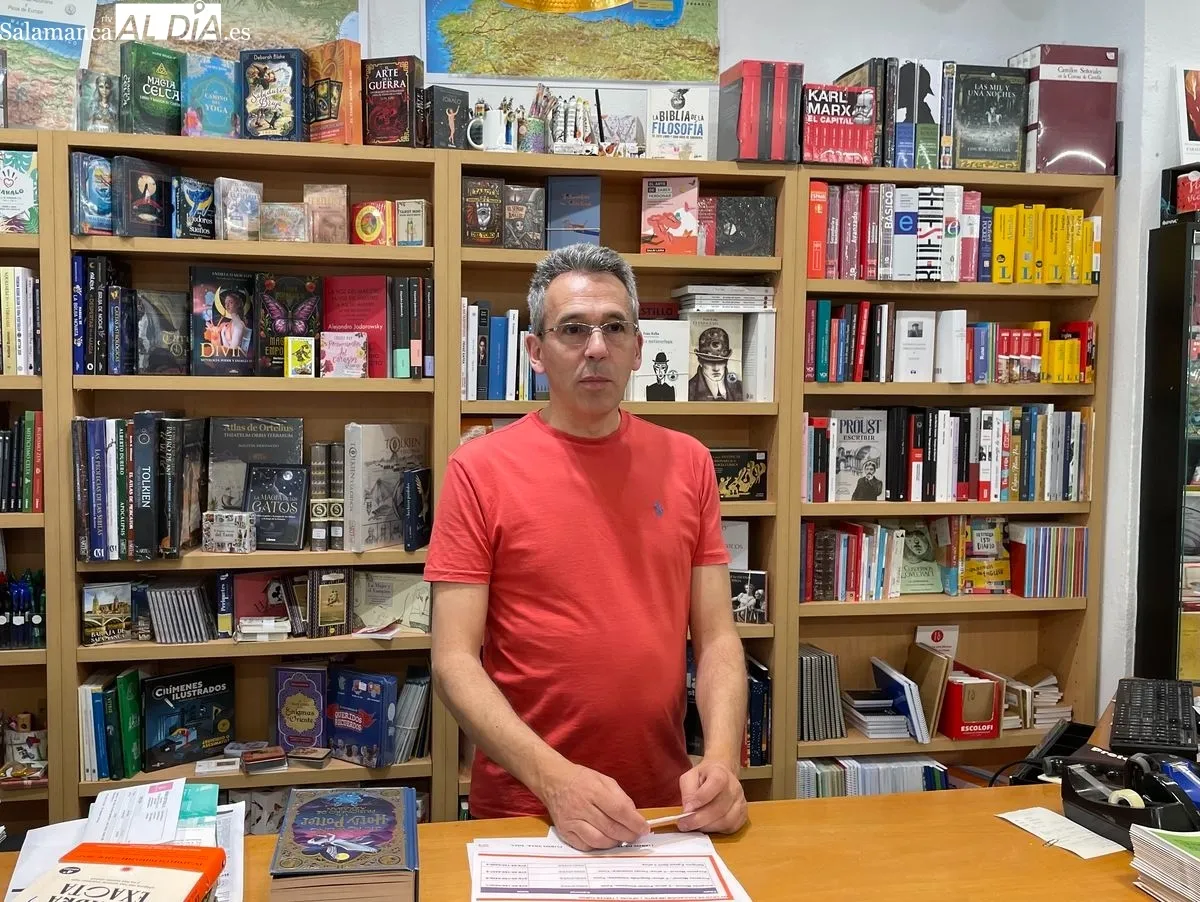 Librería Nueva Plaza Universitaria y la librería Víctor Jara. Fotos: Miguel González