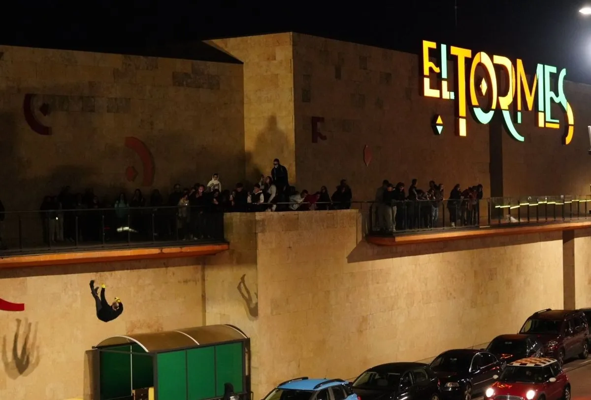 Apocalipsis zombie en el centro comercial El Tormes