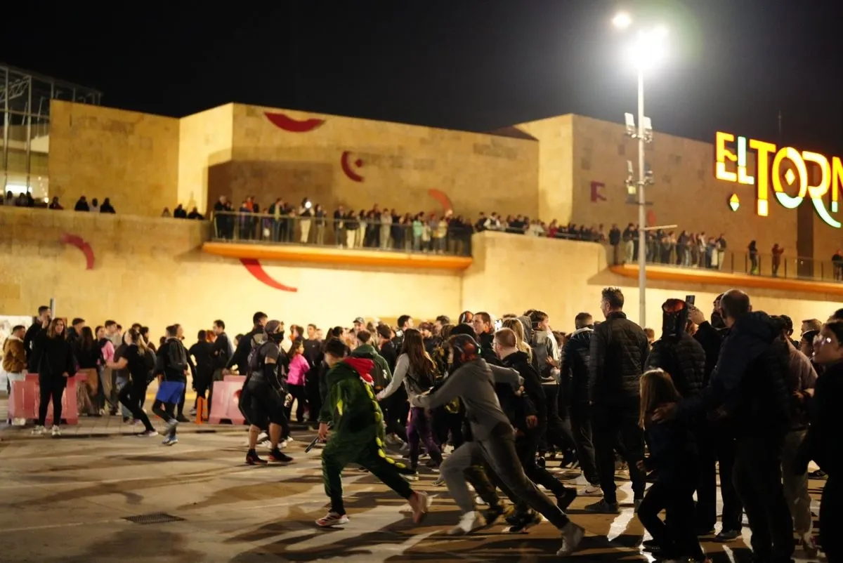 Apocalipsis zombie en el centro comercial El Tormes