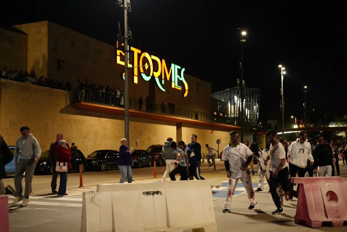 Apocalipsis zombie en el centro comercial El Tormes