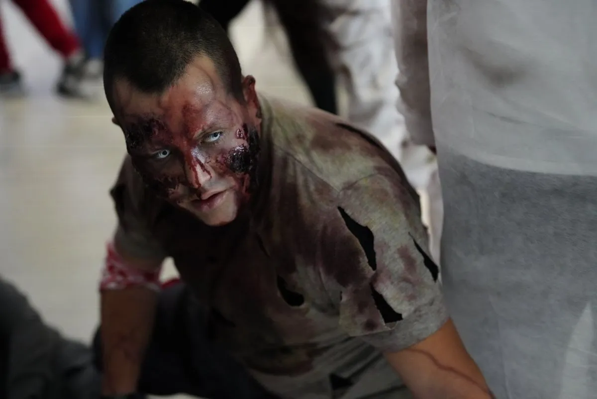 Apocalipsis zombie en el centro comercial El Tormes
