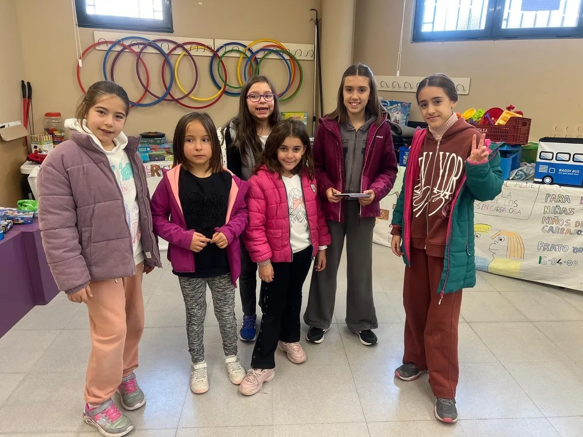 Foto 3 - 40 ni&ntilde;os de Carbajosa de la Sagrada disfrutan de una yincana para encontrar 'sus diez derechos'