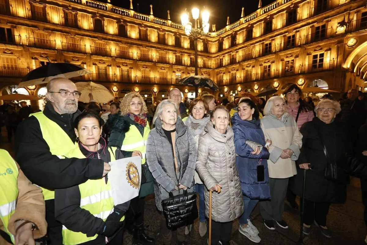 Primera visita del programa 'Iluminando la Navidad a los mayores' en este 2024