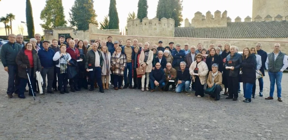 Foto 4 - El PSOE homenajea a varios hist&oacute;ricos en la comida navide&ntilde;a de su militancia