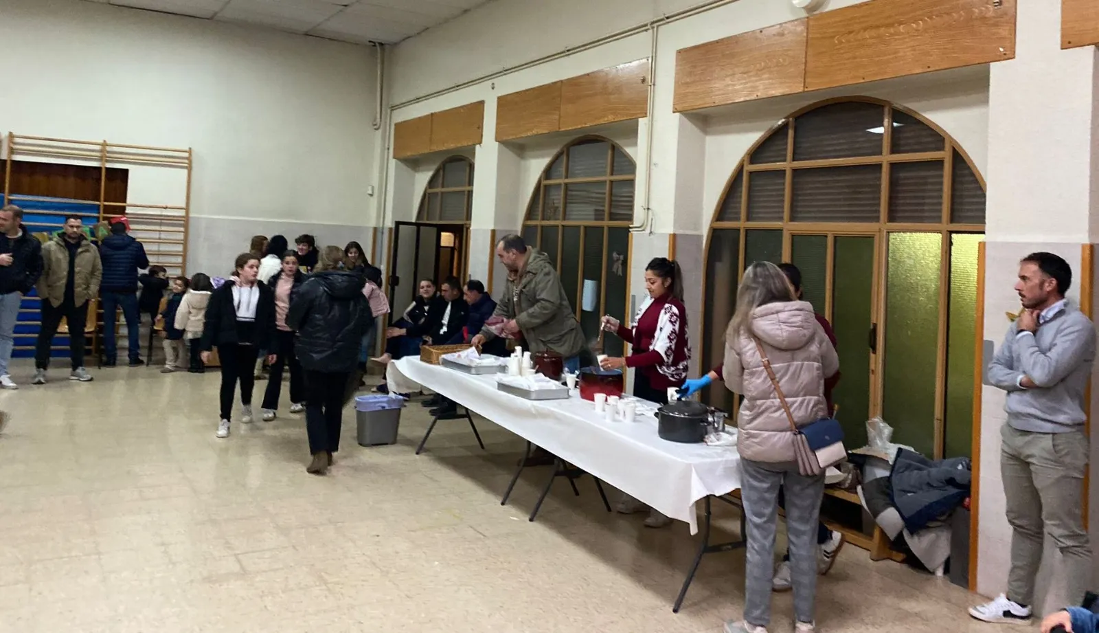 Foto 3 - La AMPA de Misioneras-Santa Teresa lleva a cabo una chocolatada y un bingo solidario