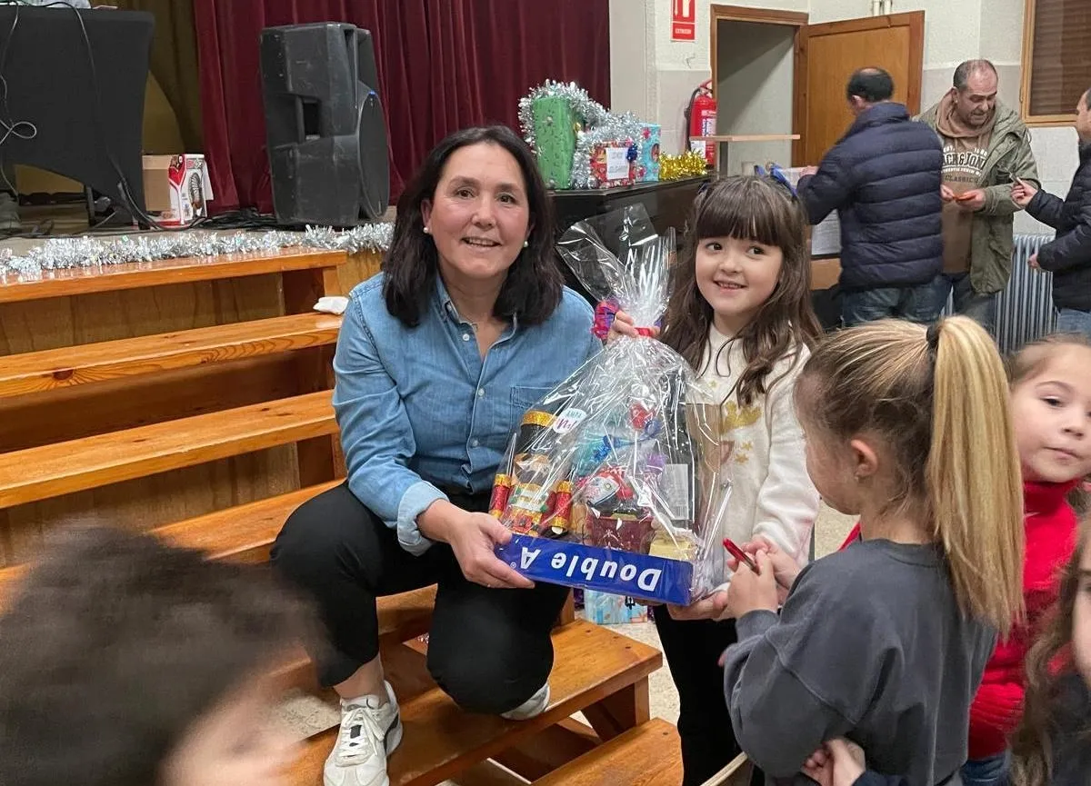 Foto 5 - La AMPA de Misioneras-Santa Teresa lleva a cabo una chocolatada y un bingo solidario