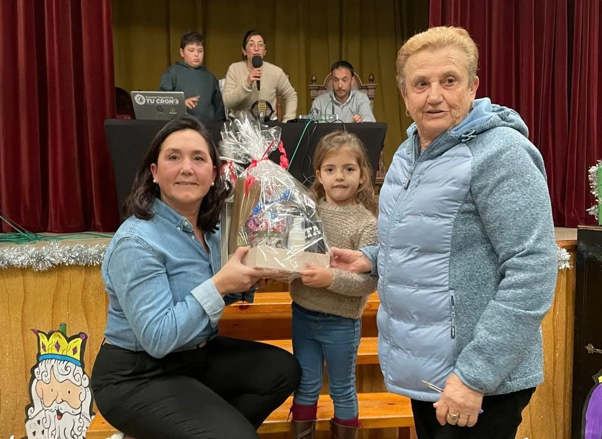Foto 7 - La AMPA de Misioneras-Santa Teresa lleva a cabo una chocolatada y un bingo solidario
