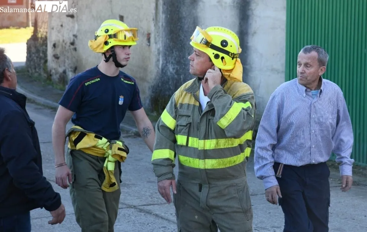 Foto 2 - Una chimenea causa un incendio en una vivienda de El Sah&uacute;go