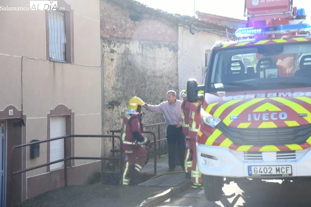 Foto 7 - Una chimenea causa un incendio en una vivienda de El Sah&uacute;go