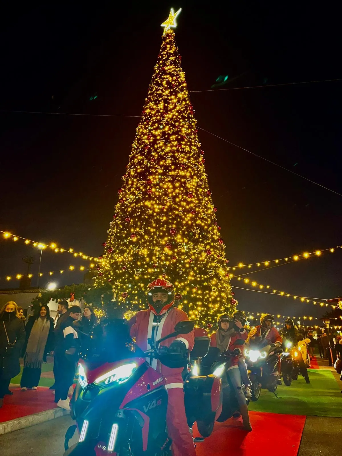Foto 5 - El Mercado Hispanoluso recibe la San Silvestre motera de &lsquo;Ases da Raia&rsquo;