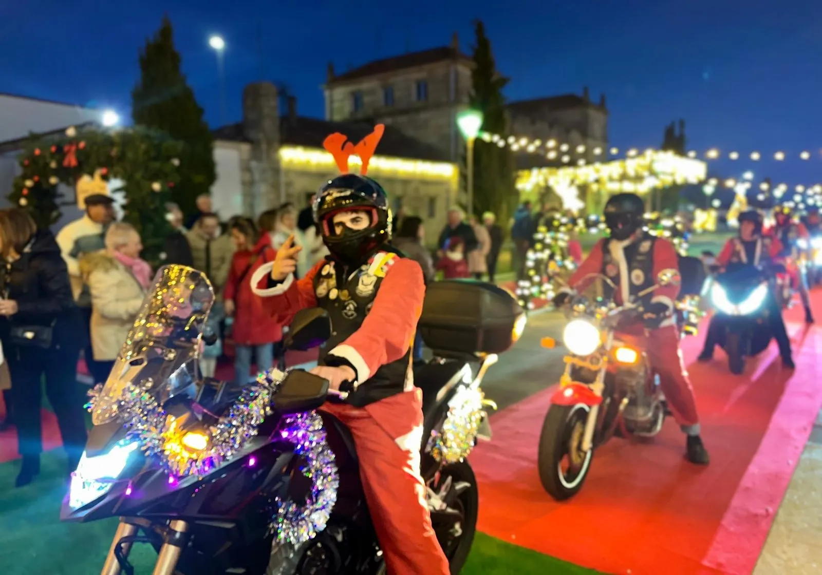 Foto 3 - El Mercado Hispanoluso recibe la San Silvestre motera de &lsquo;Ases da Raia&rsquo;