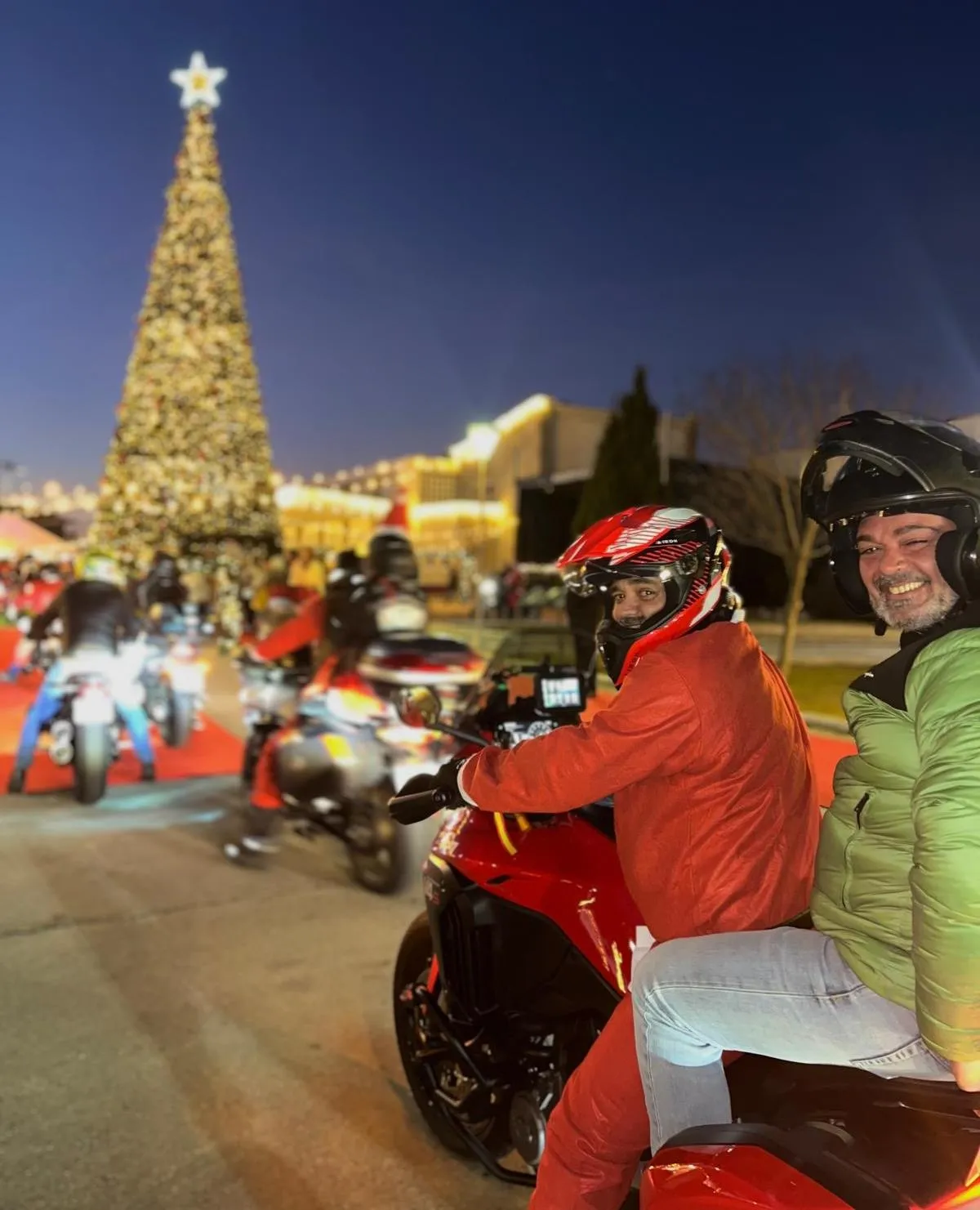 Foto 2 - El Mercado Hispanoluso recibe la San Silvestre motera de &lsquo;Ases da Raia&rsquo;