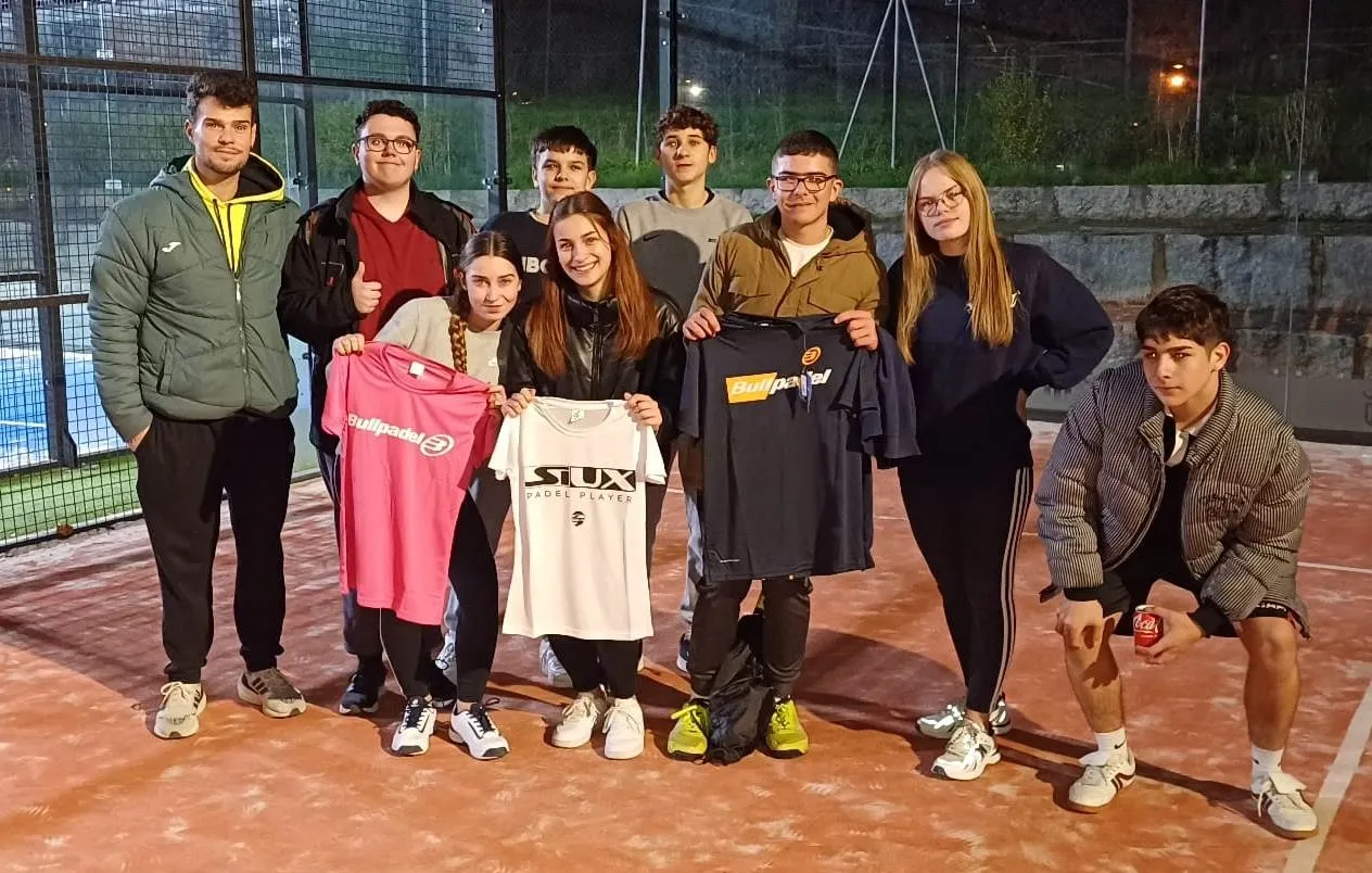 Foto 5 - La Escuela de P&aacute;del remata el a&ntilde;o con unas jornadas l&uacute;dicas