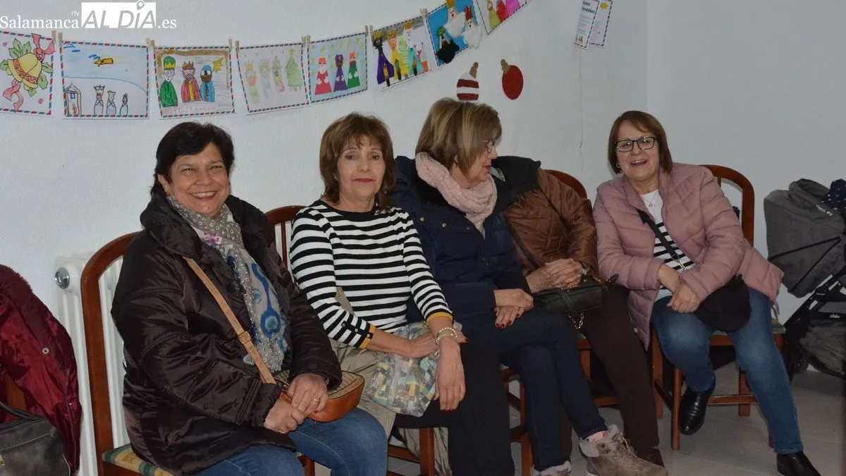 Vecinos de todas las edades han asistido al acto solidario