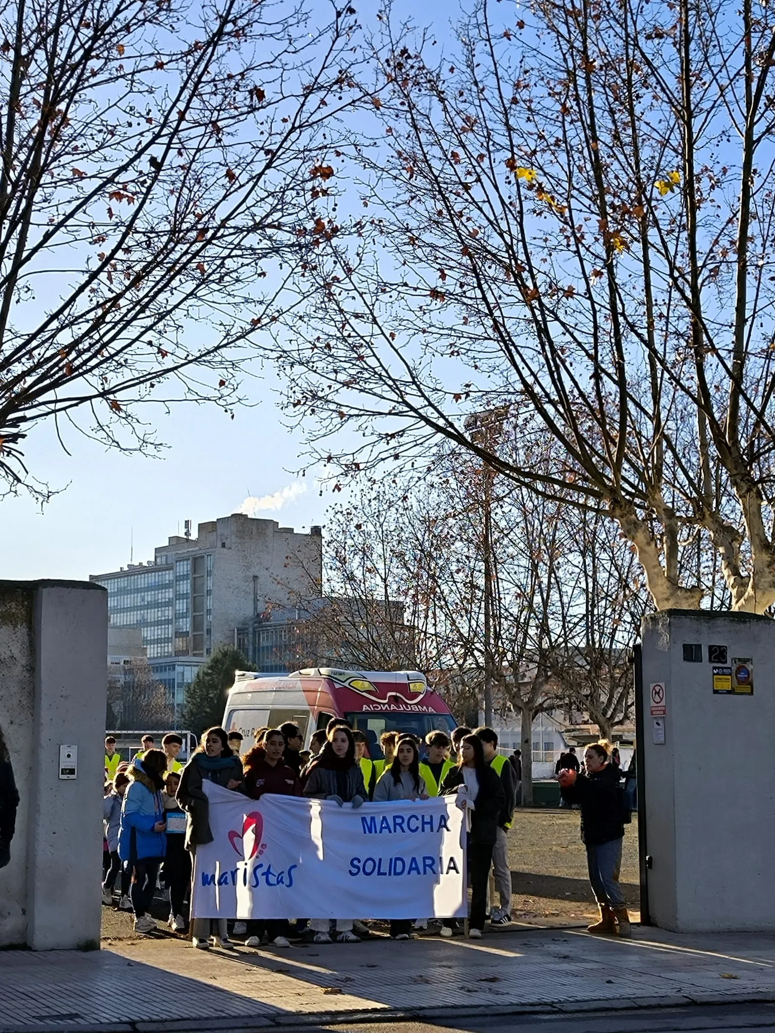 Alumnos de Maristas realizan una marcha para despedir el trimestre