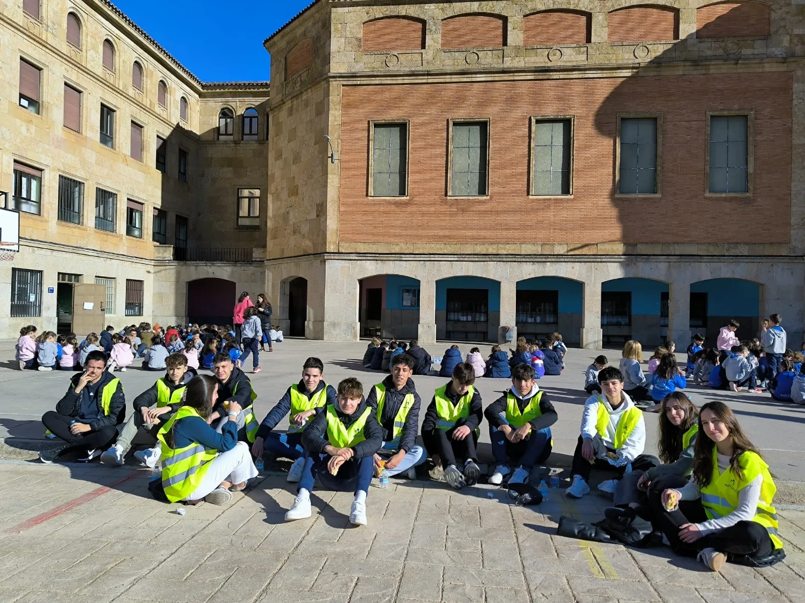 Alumnos de Maristas realizan una marcha para despedir el trimestre