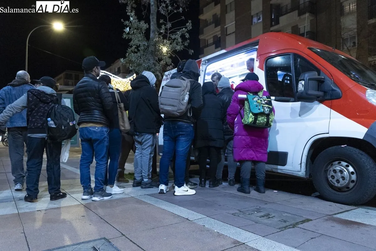 Un aliento de esperanza: los voluntarios de la Unidad de Emergencia Social de Cruz Roja de Salamanca | FOTOS: David Sañudo