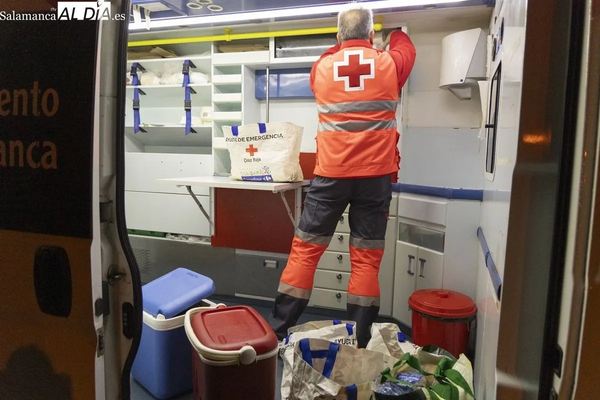 Un aliento de esperanza: los voluntarios de la Unidad de Emergencia Social de Cruz Roja de Salamanca | FOTOS: David Sañudo