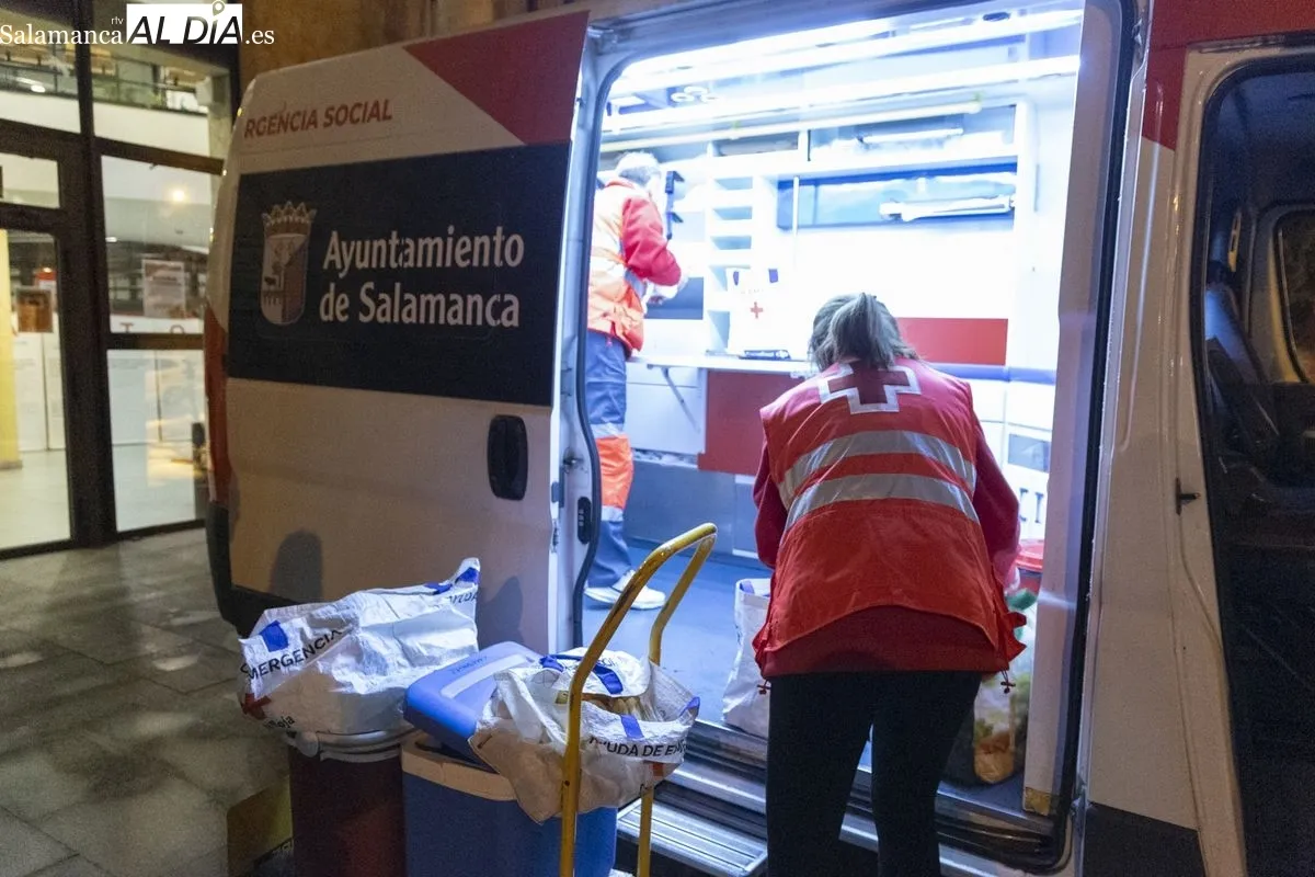 Un aliento de esperanza: los voluntarios de la Unidad de Emergencia Social de Cruz Roja de Salamanca | FOTOS: David Sañudo