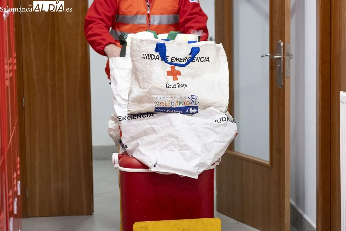 Un aliento de esperanza: los voluntarios de la Unidad de Emergencia Social de Cruz Roja de Salamanca | FOTOS: David Sañudo