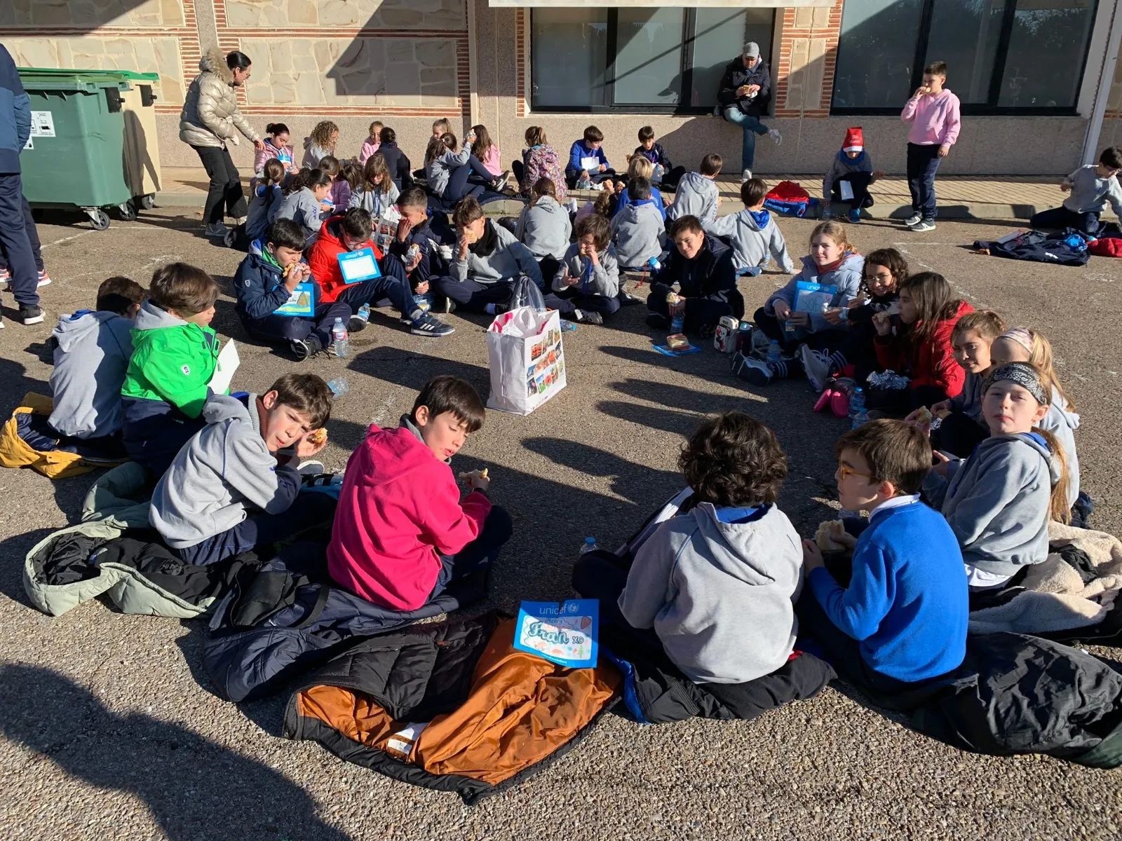 Alumnos de Maristas realizan una marcha para despedir el trimestre