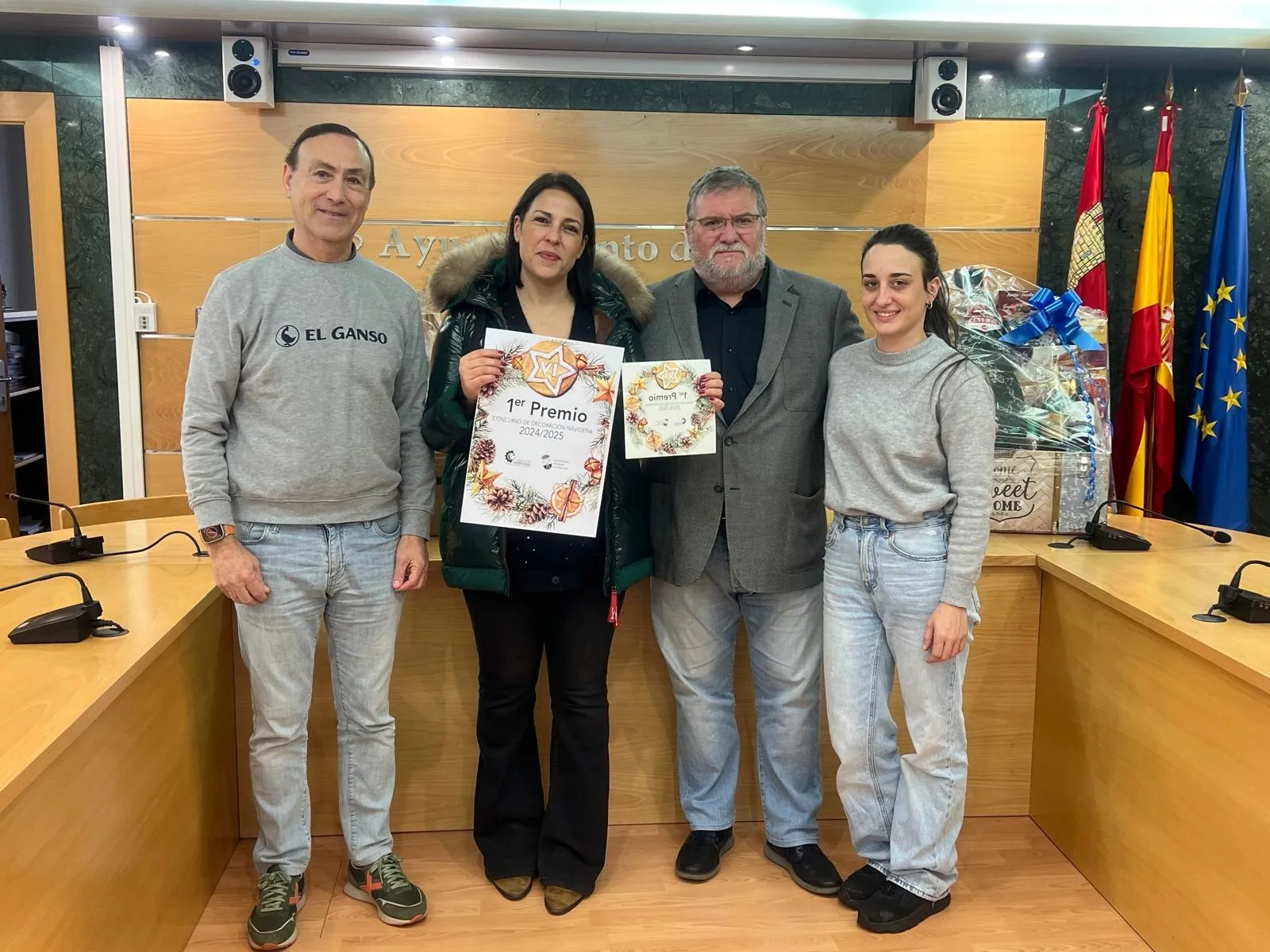 Foto 2 - Carbajosa entrega los premios de los concursos de Decoraci&oacute;n Navide&ntilde;a de Escaparates y Balcones, Fachadas y Jardines exteriores