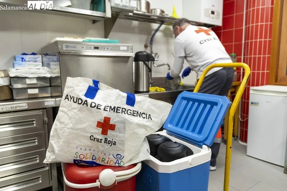 Un aliento de esperanza: los voluntarios de la Unidad de Emergencia Social de Cruz Roja de Salamanca | FOTOS: David Sañudo