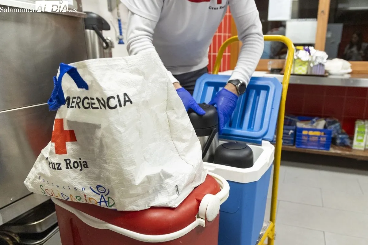 Un aliento de esperanza: los voluntarios de la Unidad de Emergencia Social de Cruz Roja de Salamanca | FOTOS: David Sañudo