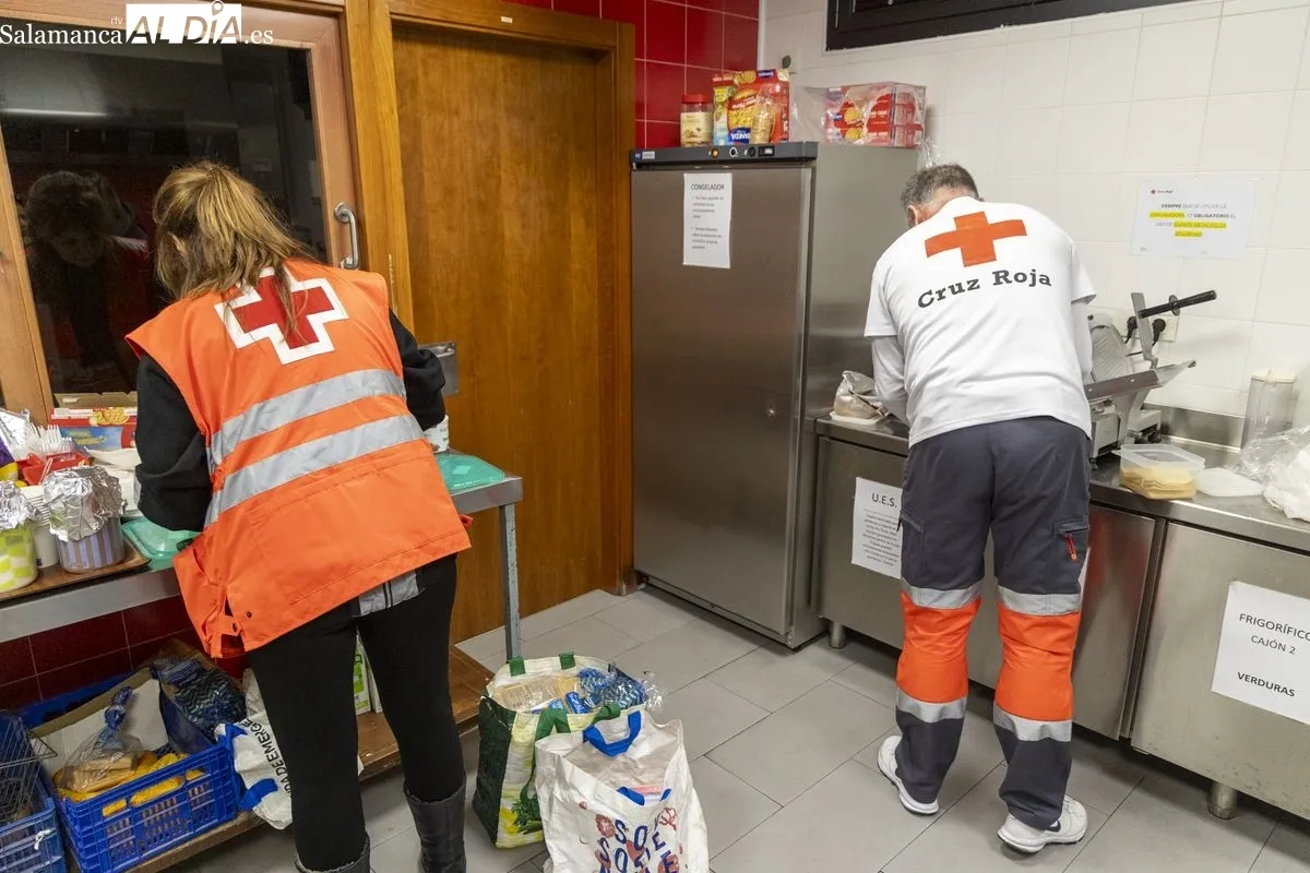 Un aliento de esperanza: los voluntarios de la Unidad de Emergencia Social de Cruz Roja de Salamanca | FOTOS: David Sañudo