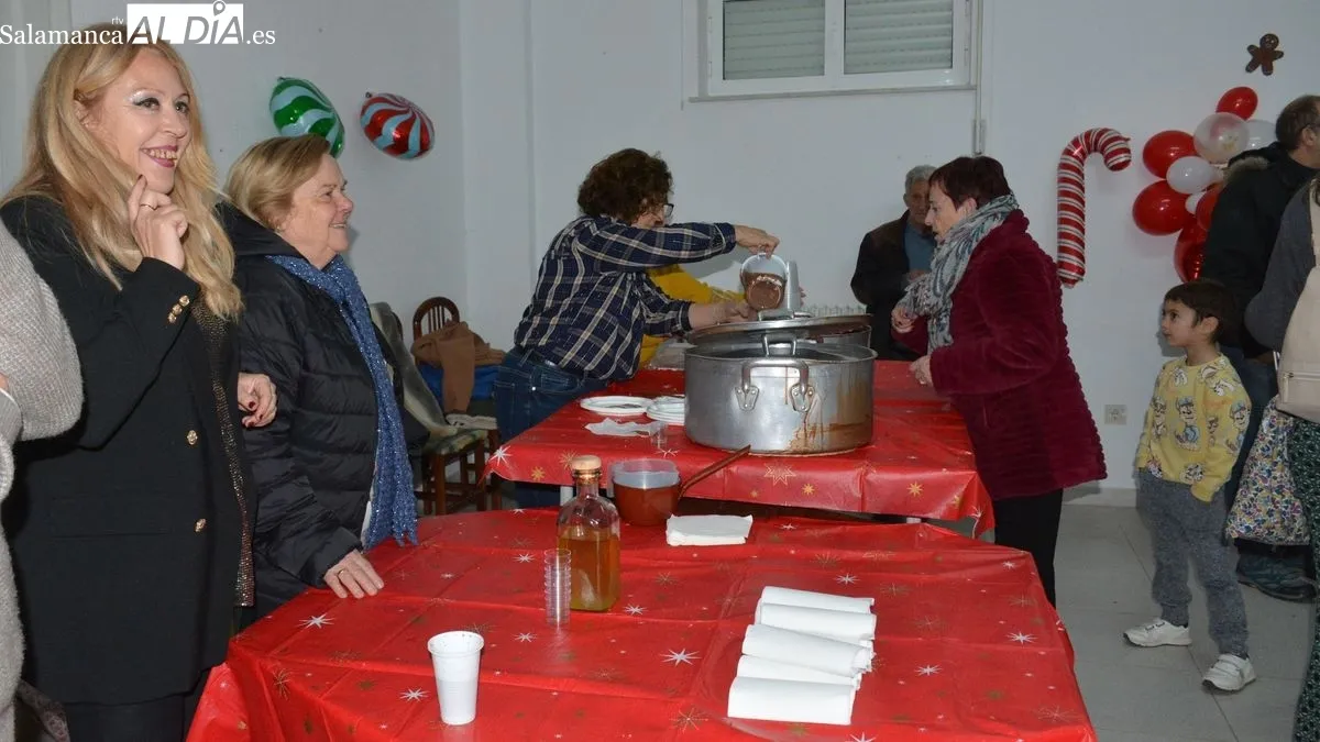 Foto 2 - Tarde de solidaridad en Lumbrales con los afectados por la Dana en Valencia