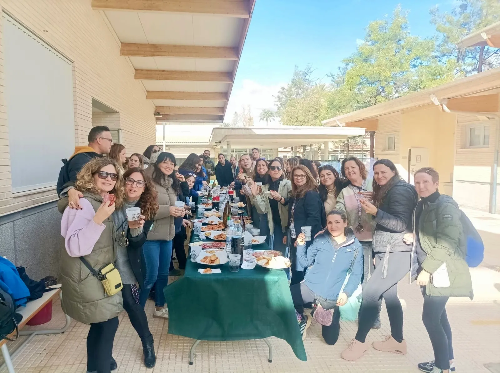 Foto 2 - Emoci&oacute;n en Pe&ntilde;aranda y en el CEIP Miguel de Unamuno tras la reapertura del CEIP Ausi&aacute;s March de Paiporta: &ldquo;Ha sido muy especial&rdquo;