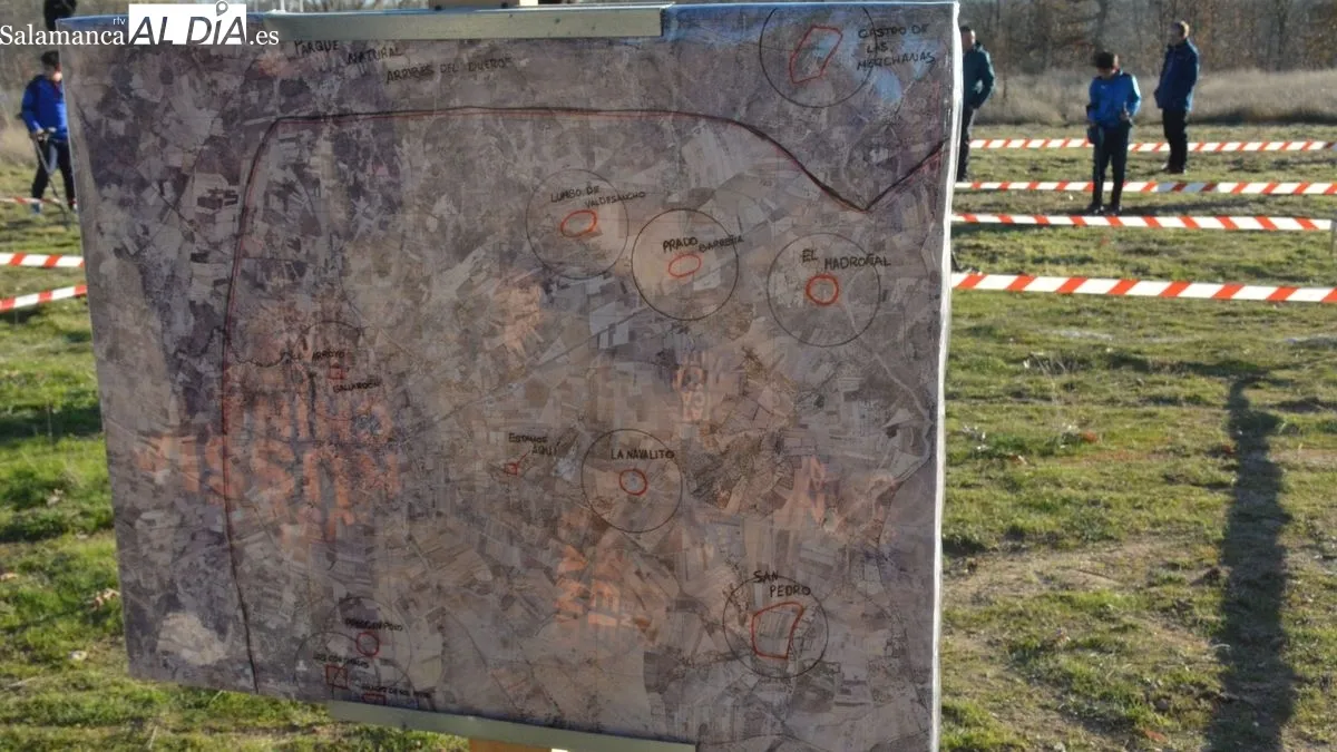Foto 5 - Los ni&ntilde;os de Lumbrales descubren peque&ntilde;os tesoros en un taller de detecci&oacute;n de metales