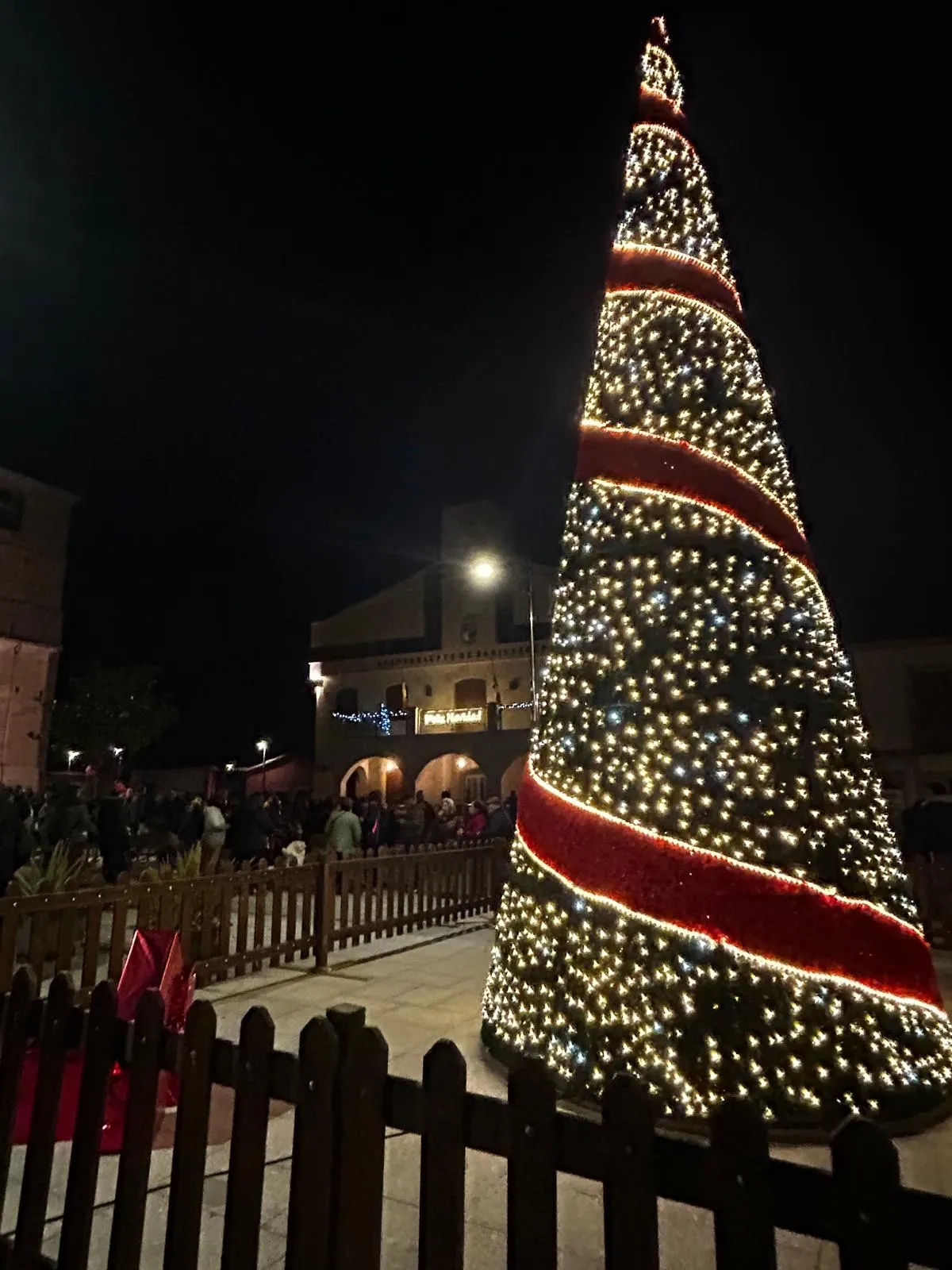 Foto 5 - Babilafuente da una animada, participativa y solidaria bienvenida a la Navidad con su Marcha Solidaria, Mercadillo navide&ntilde;o y encendido de luces