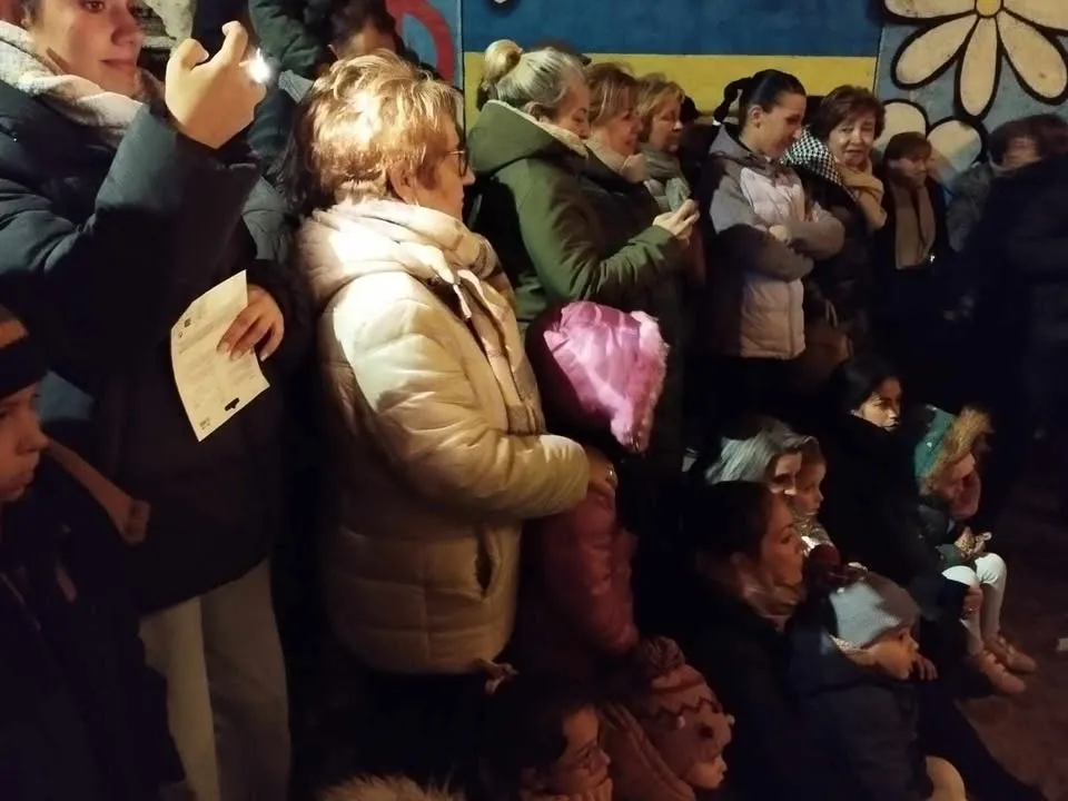 Foto 2 - Fuenteguinaldo festeja la llegada de la Navidad de la mano de las Damajuanas