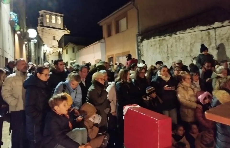 Foto 8 - Fuenteguinaldo festeja la llegada de la Navidad de la mano de las Damajuanas