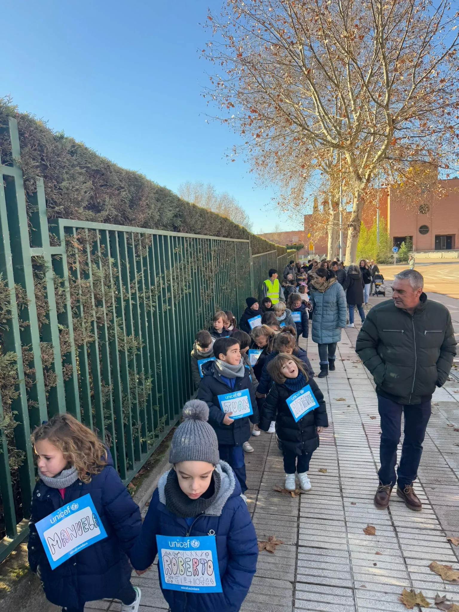 Alumnos de Maristas realizan una marcha para despedir el trimestre