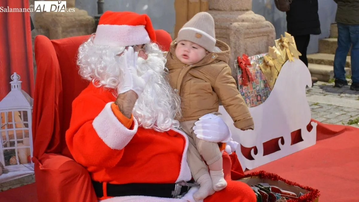 Foto 5 - Animado encuentro de Pap&aacute; Noel con los ni&ntilde;os y ni&ntilde;as en Lumbrales