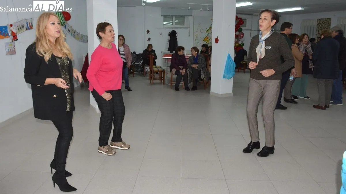 Vecinos de todas las edades han asistido al acto solidario